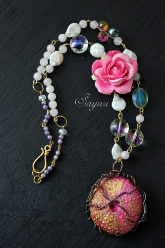 Roses and thorns necklace