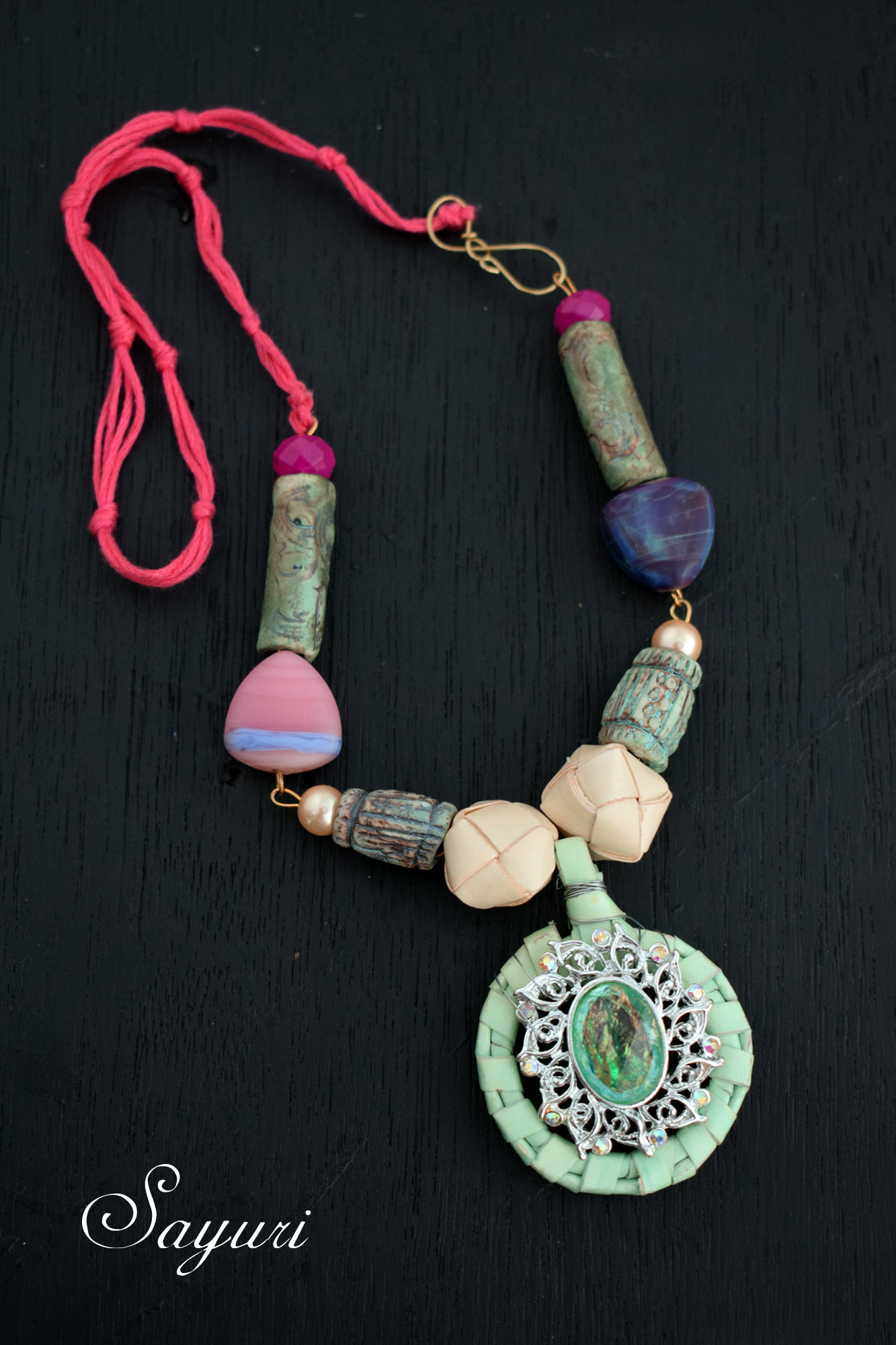 Art bead necklace