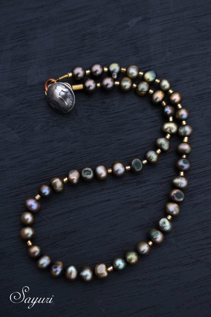 dyed Pearl necklace