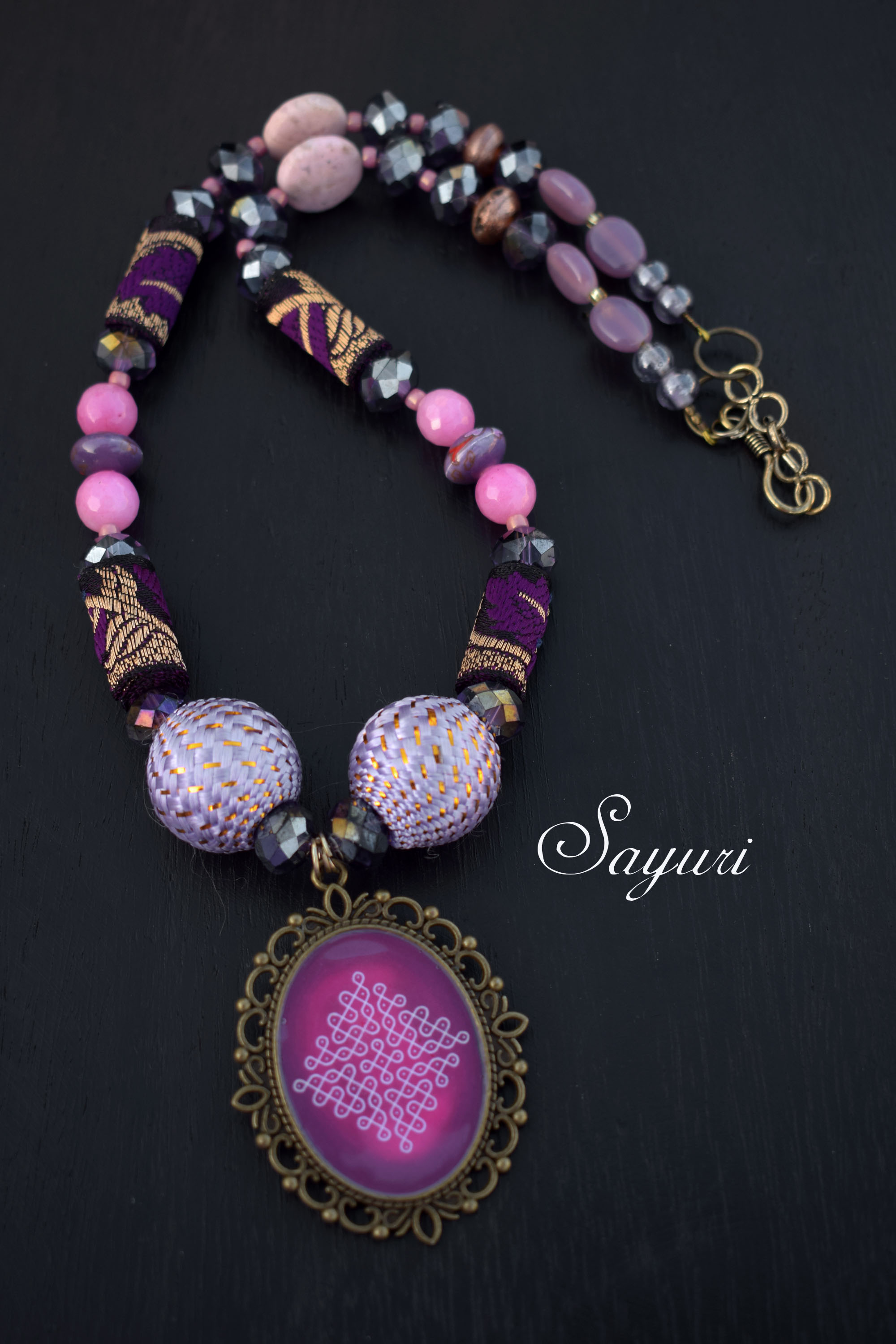 pink violet pulli kolam necklace