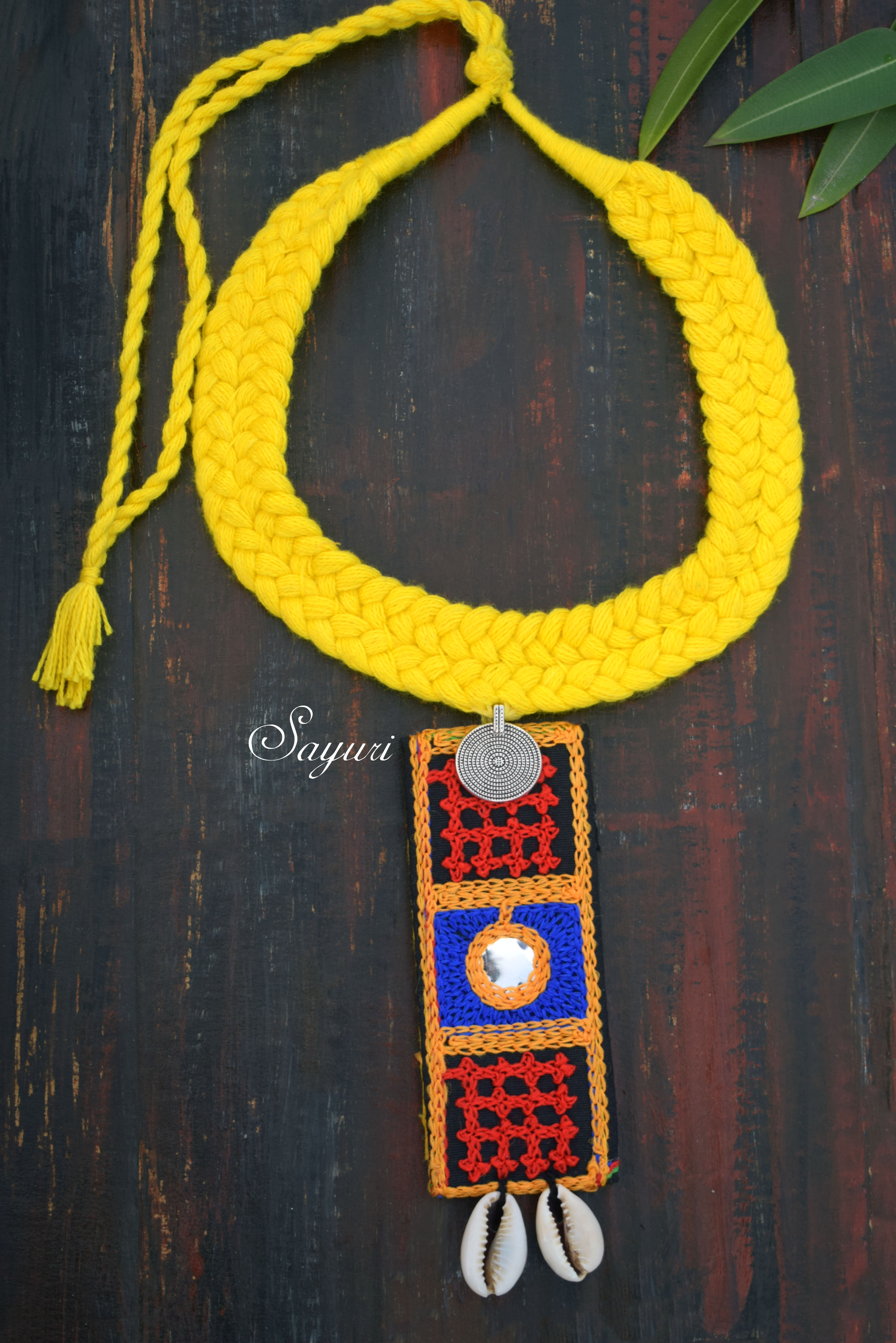 yellow choker cowrie necklace