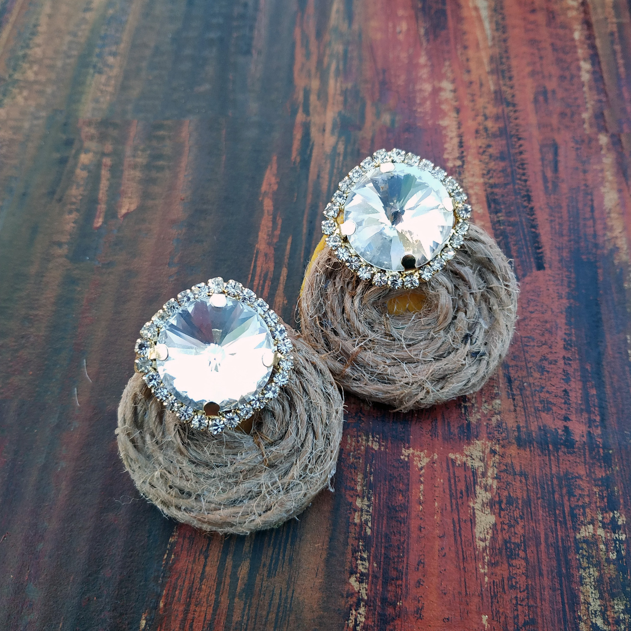 DIY jute yarn diamond earrings tutorial by Sayuri