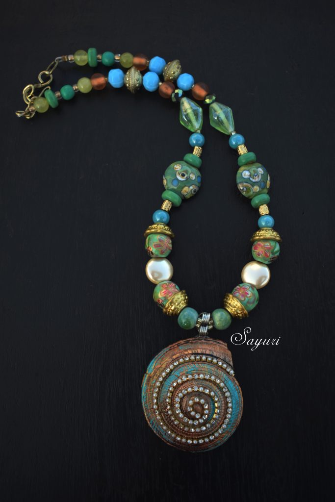 mollusc and bead necklace by Sayuri