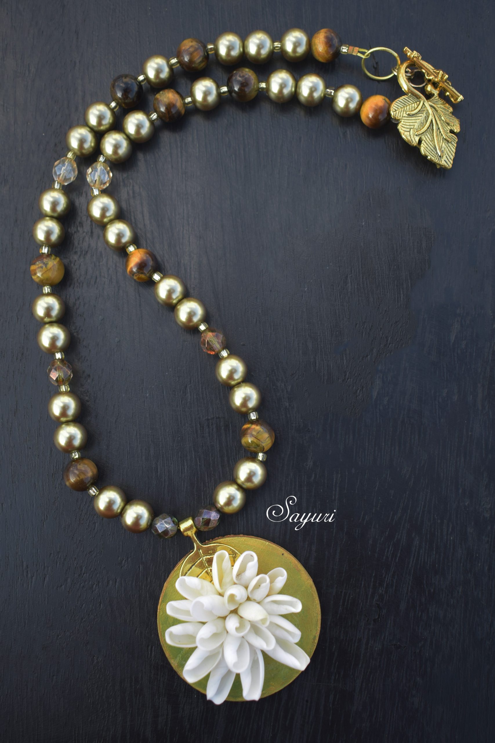 gooseberries pearl necklace with shell pendant