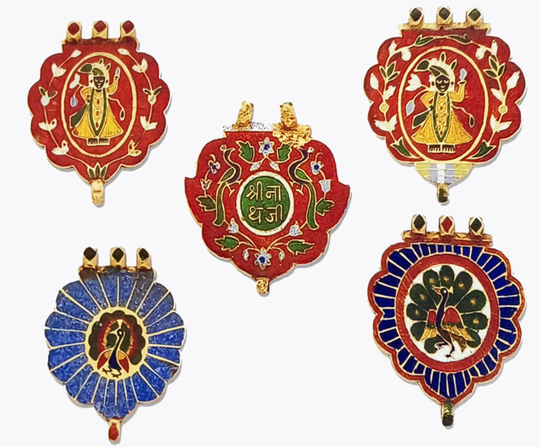 Meenakari colours in shrinathji pendant